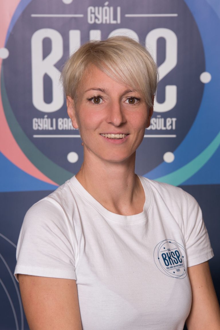 Tomoriné Kamper Olívia